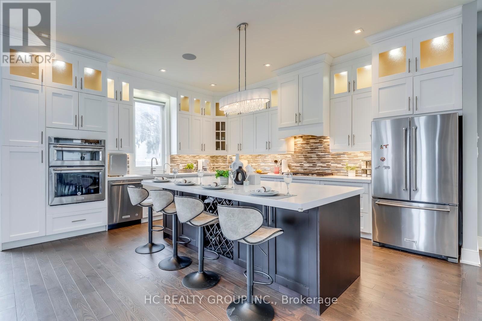 Photo 7 of 18 Ash Crescent, Toronto ON