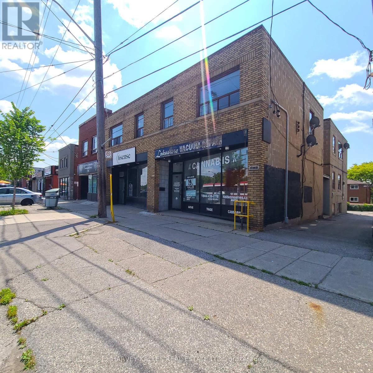 Photo 1 of 3 3813 Lake Shore Boulevard W, Toronto ON