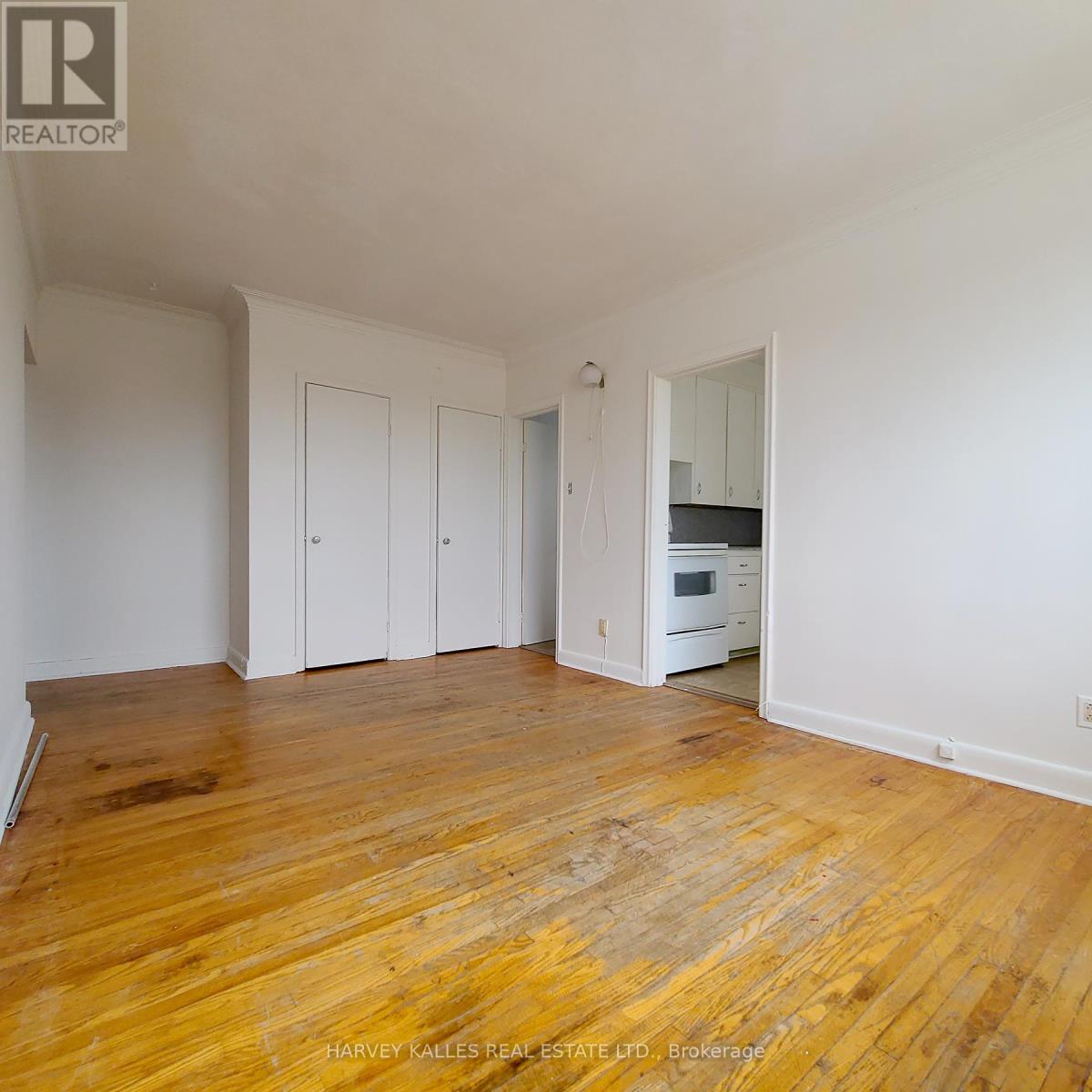 Photo 4 of 3 3813 Lake Shore Boulevard W, Toronto ON