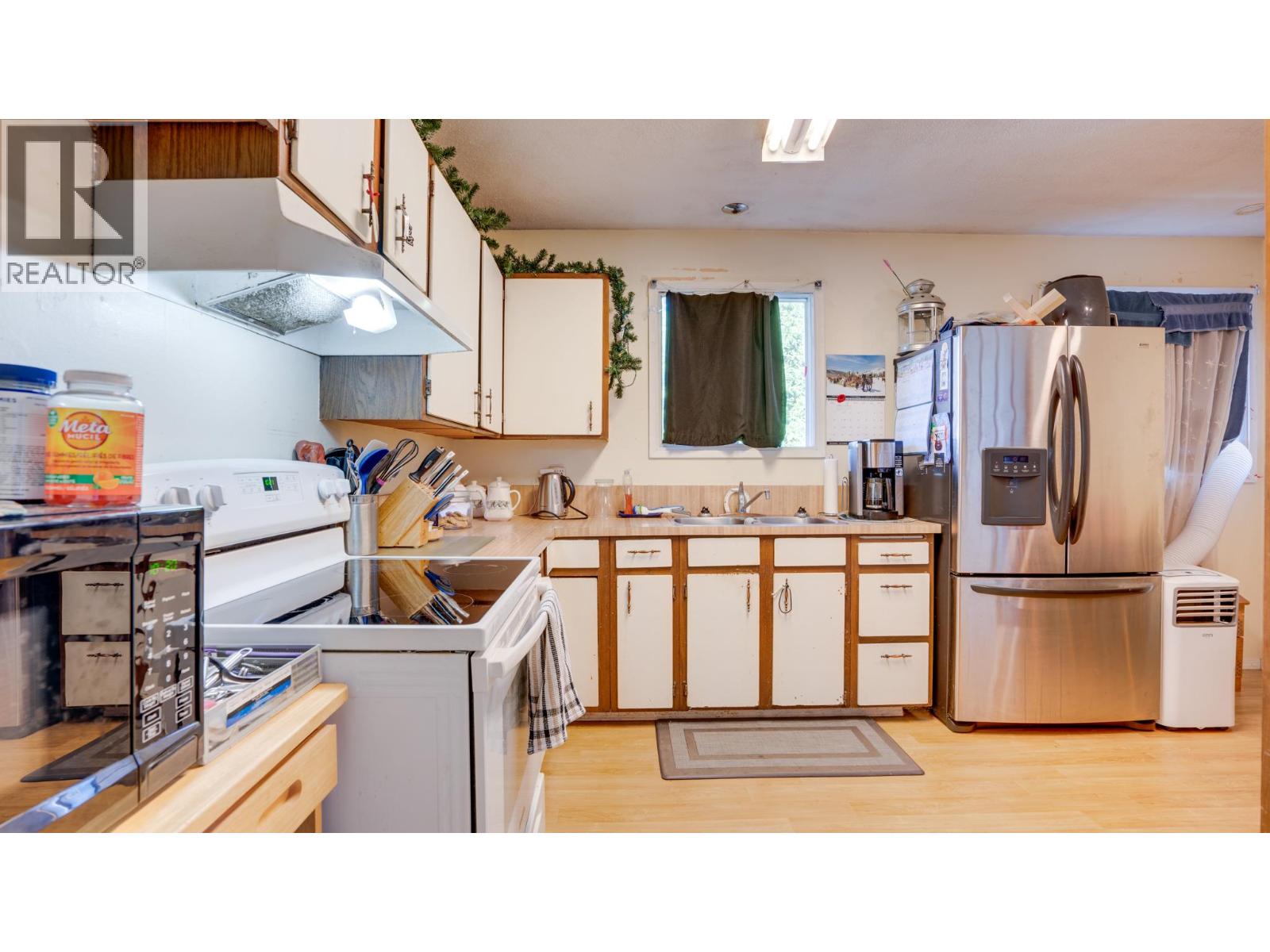 Photo 5 of 3303 Belaire Drive, Armstrong BC