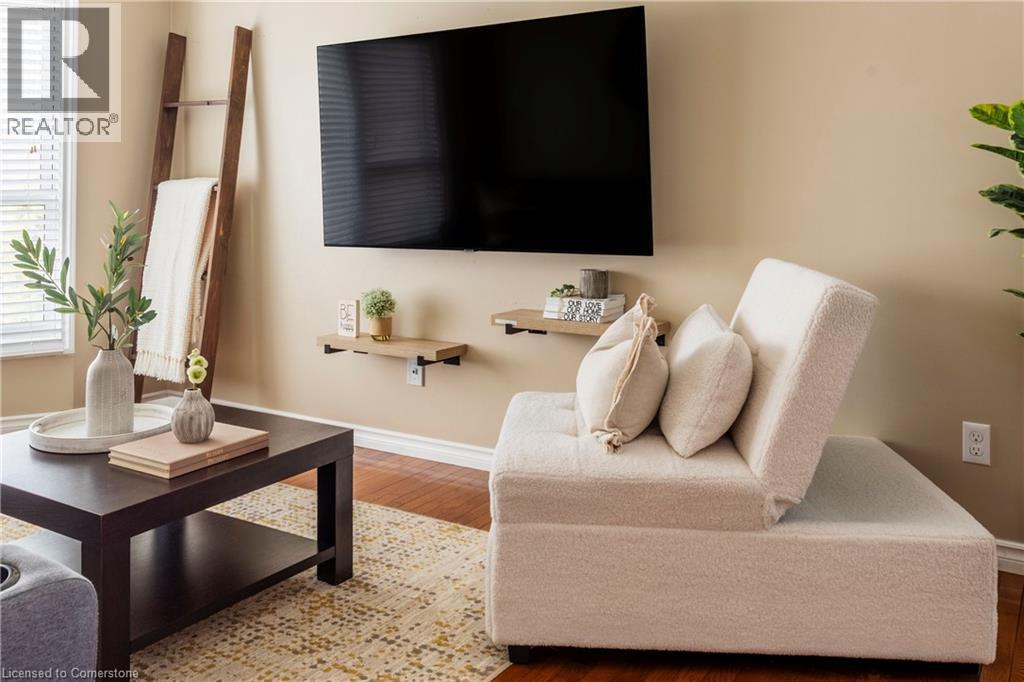Photo 10 of 3261 Woodcroft Crescent, Burlington ON
