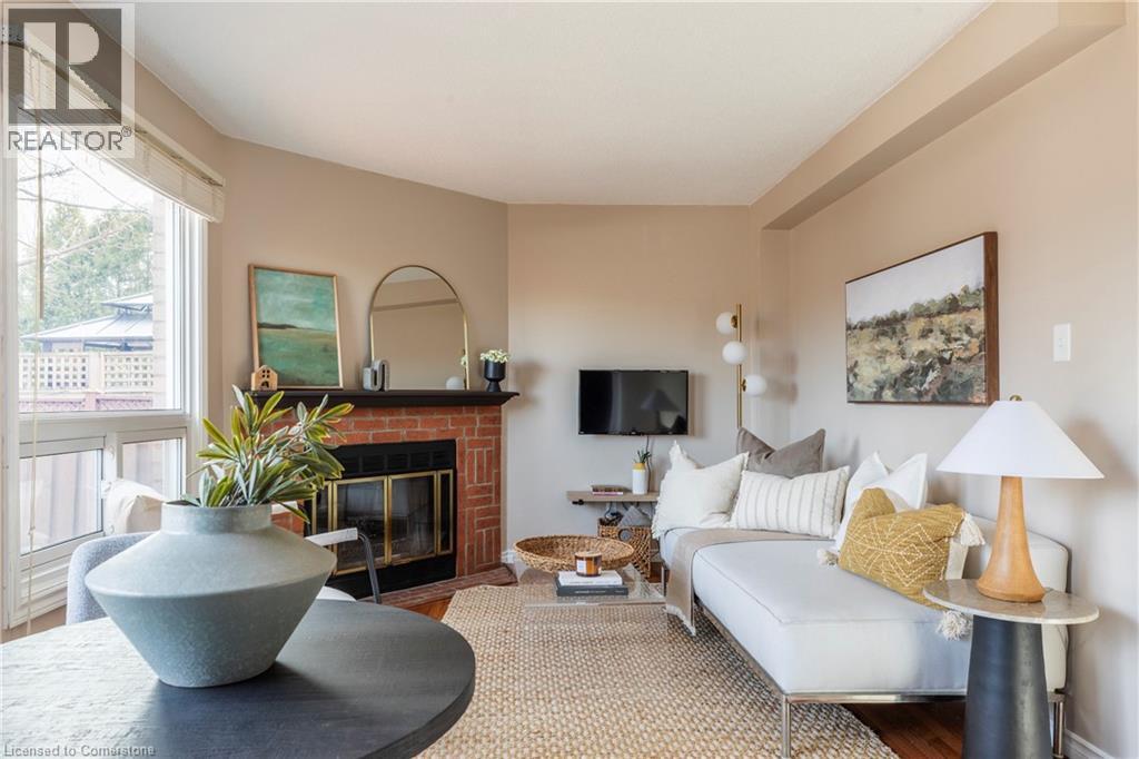 Photo 15 of 3261 Woodcroft Crescent, Burlington ON
