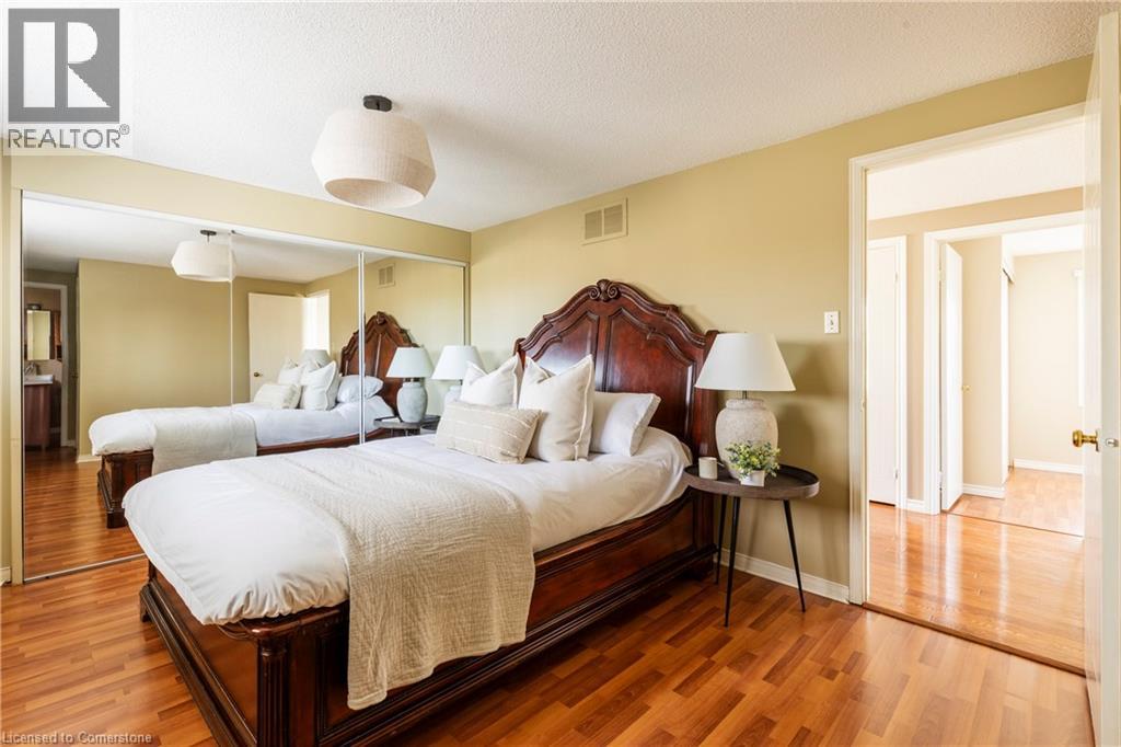 Photo 28 of 3261 Woodcroft Crescent, Burlington ON
