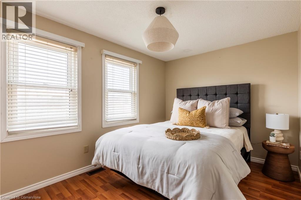Photo 33 of 3261 Woodcroft Crescent, Burlington ON