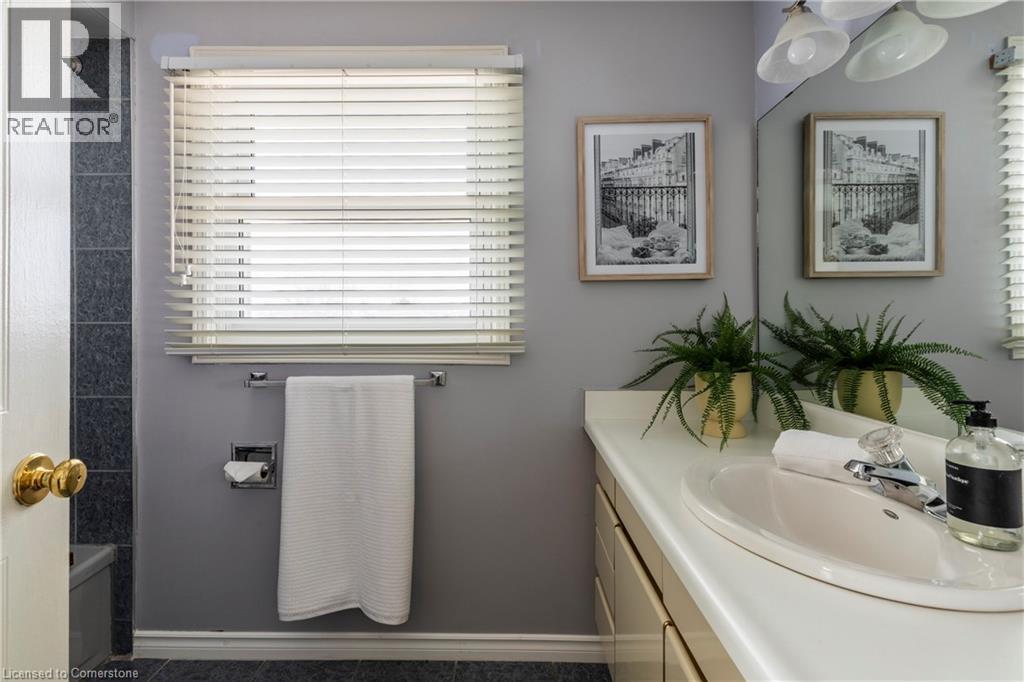Photo 35 of 3261 Woodcroft Crescent, Burlington ON