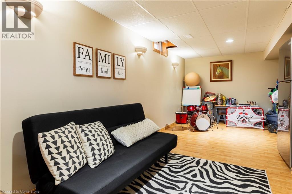Photo 37 of 3261 Woodcroft Crescent, Burlington ON