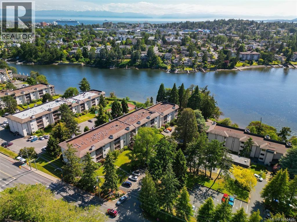 306 75 Gorge Road West, Saanich