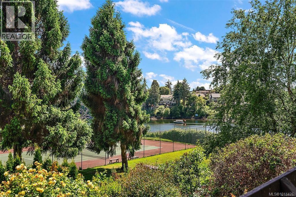 306 75 Gorge Road West, Saanich