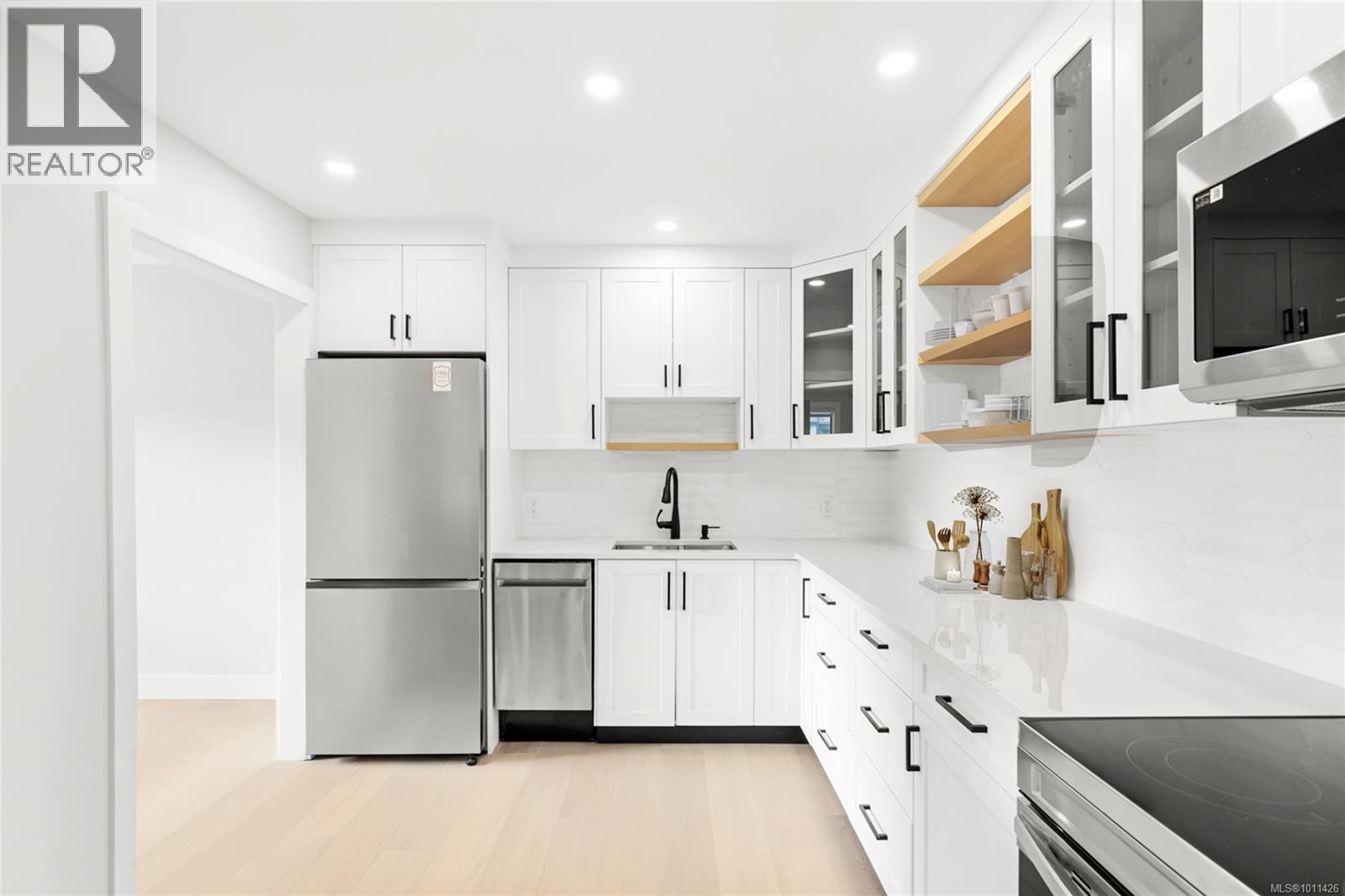 306 75 Gorge Road West, Saanich