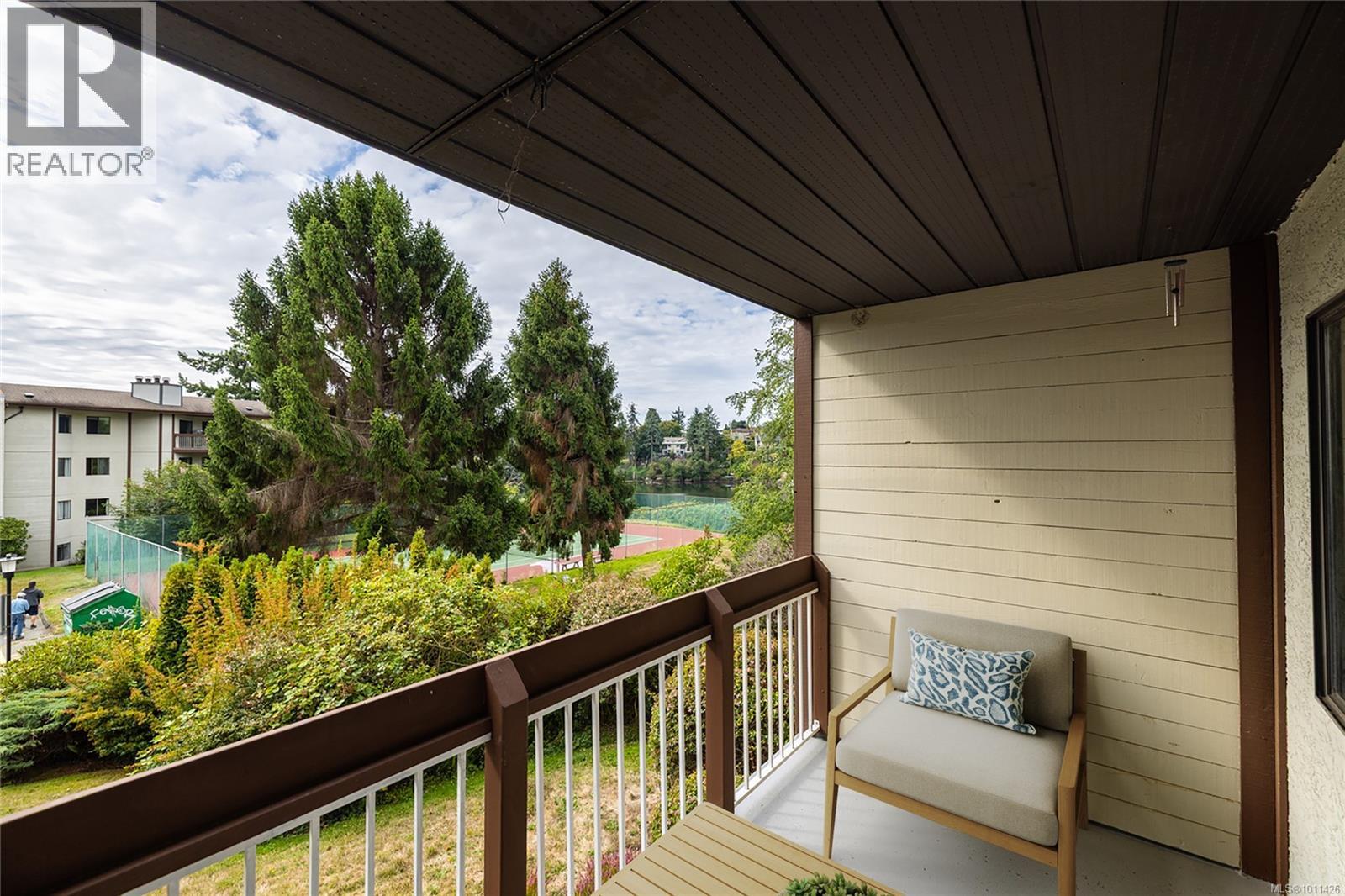 306 75 Gorge Road West, Saanich