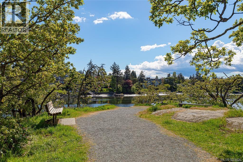 306 75 Gorge Road West, Saanich