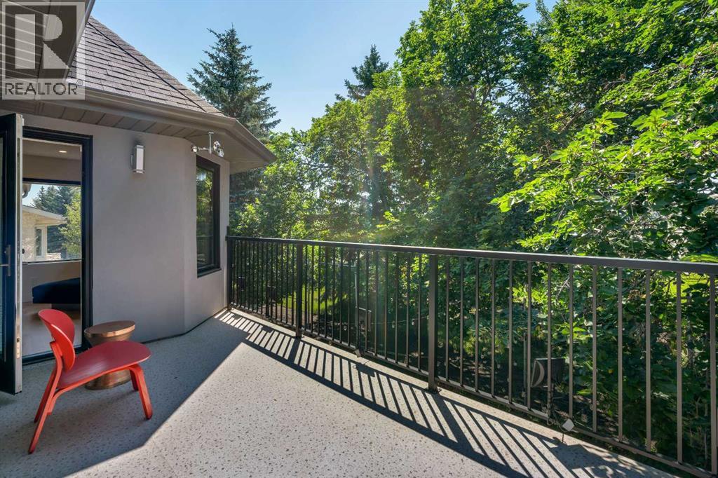 Photo 21 of 931 Shawnee Drive Sw, Calgary AB