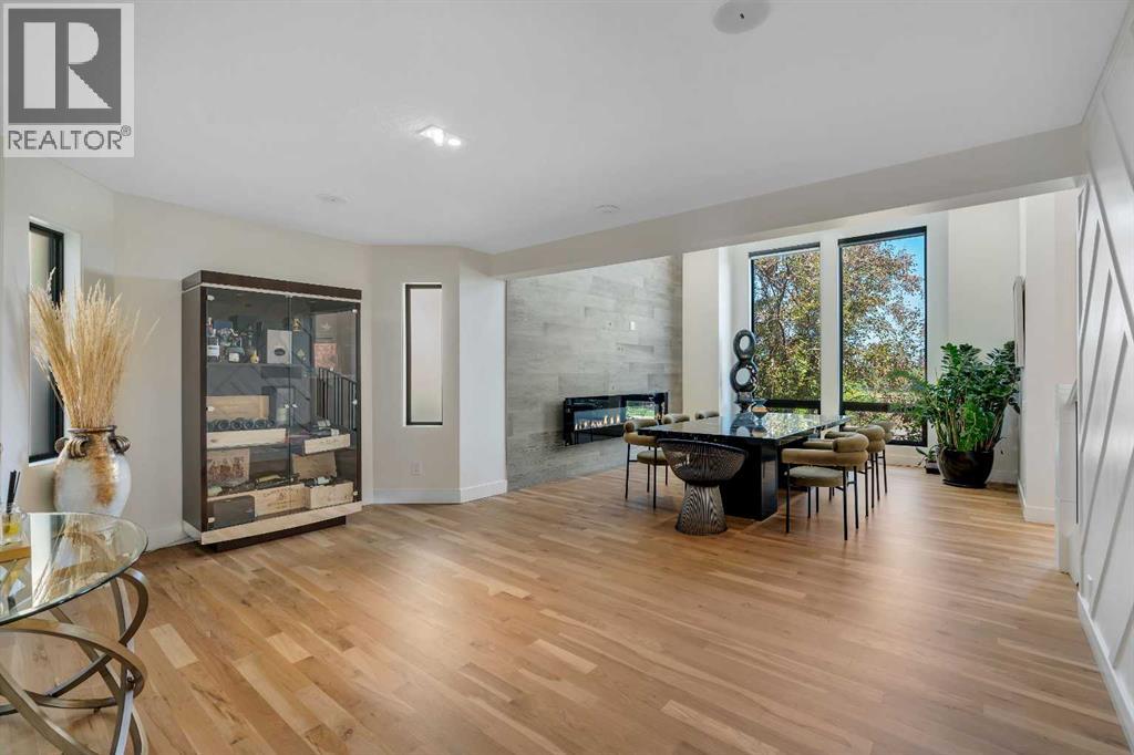 Photo 11 of 931 Shawnee Drive Sw, Calgary AB
