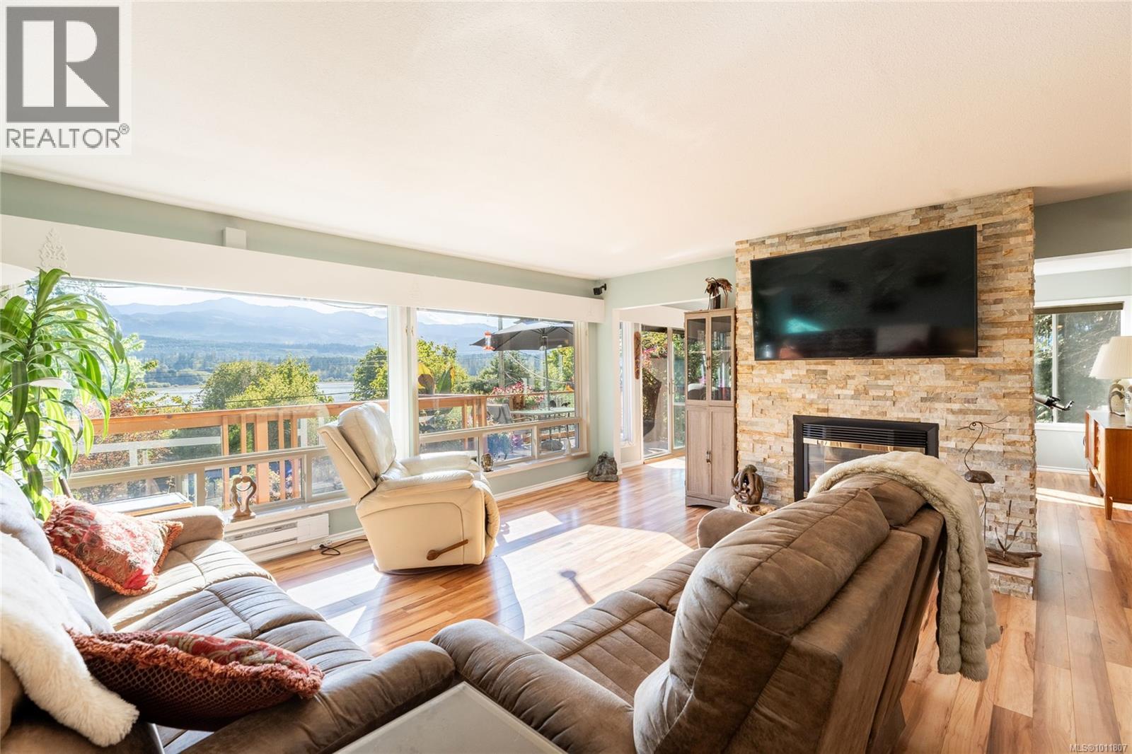 Photo 12 of 7692 Tozer Rd, Fanny Bay BC