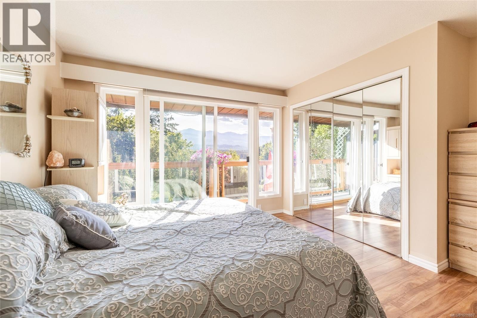 Photo 2 of 7692 Tozer Rd, Fanny Bay BC