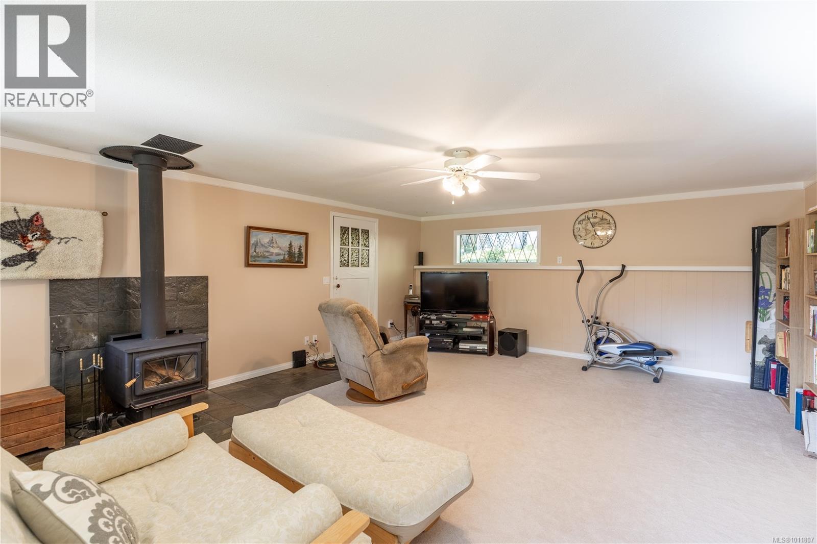Photo 3 of 7692 Tozer Rd, Fanny Bay BC