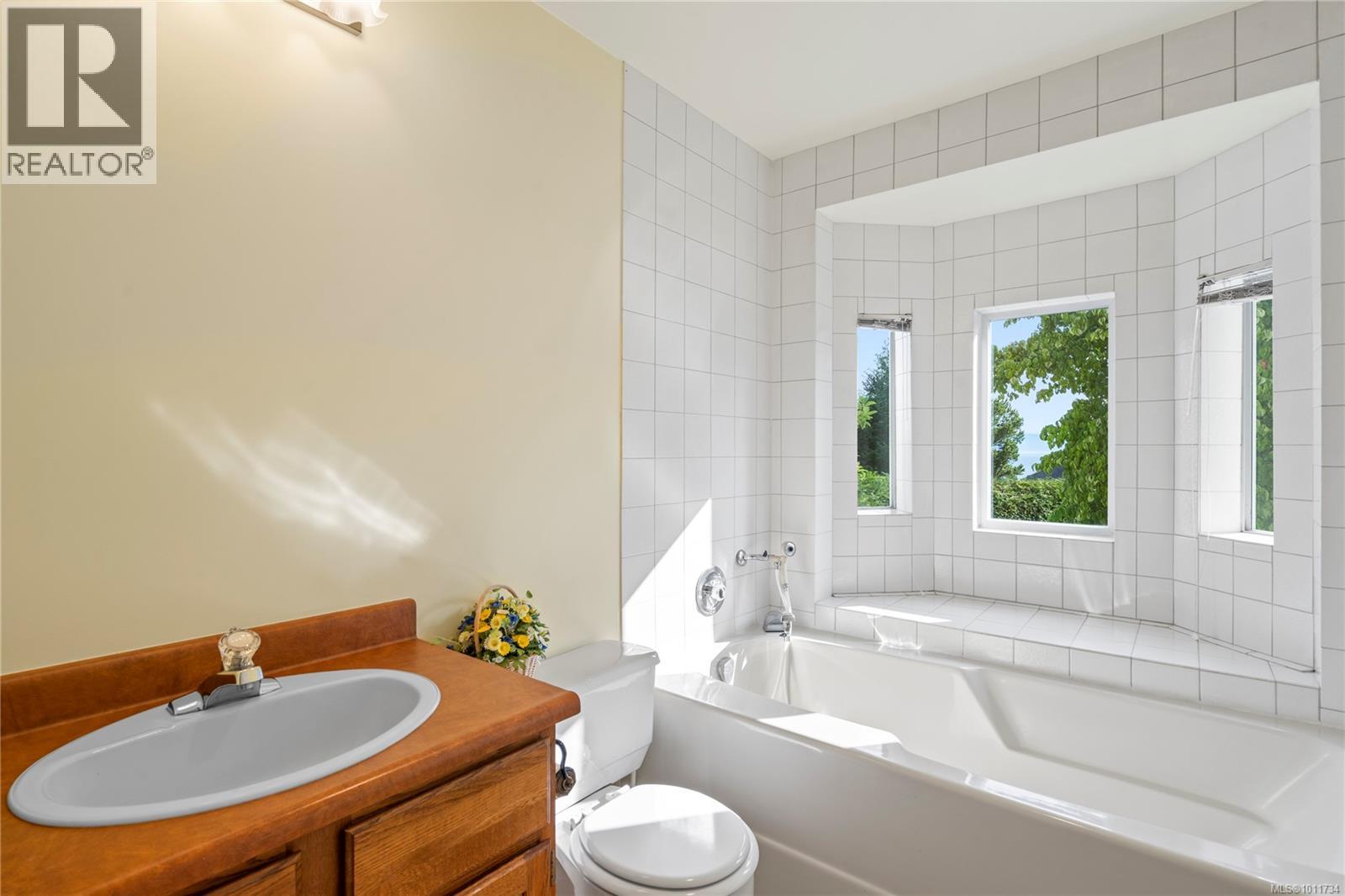 Photo 5 of 6782 Dickinson Rd, Nanaimo BC