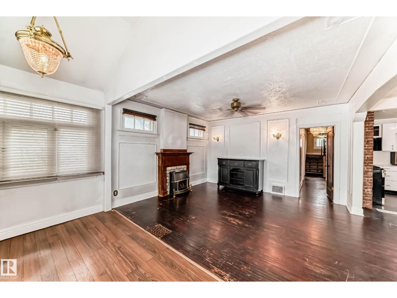 Photo 7 of 11619 96 St Nw, Edmonton AB