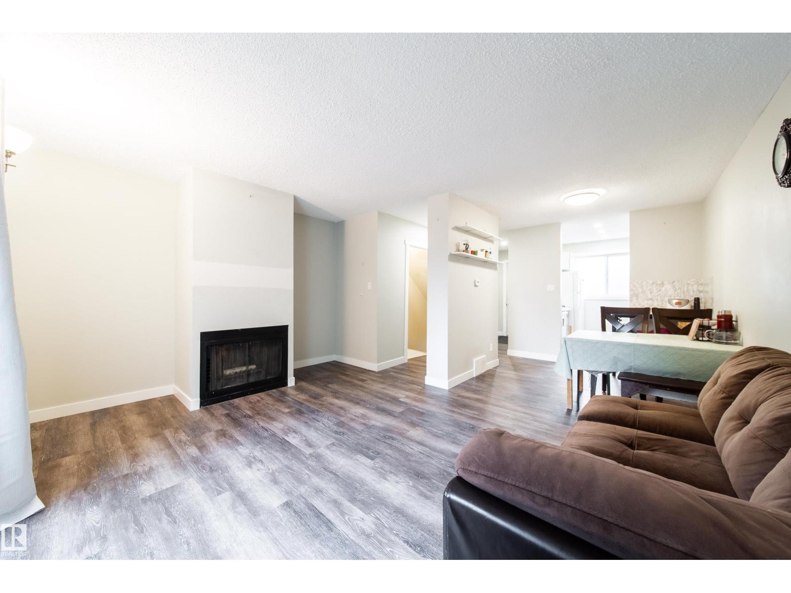 Photo 10 of 5622 148 St Nw Nw, Edmonton AB