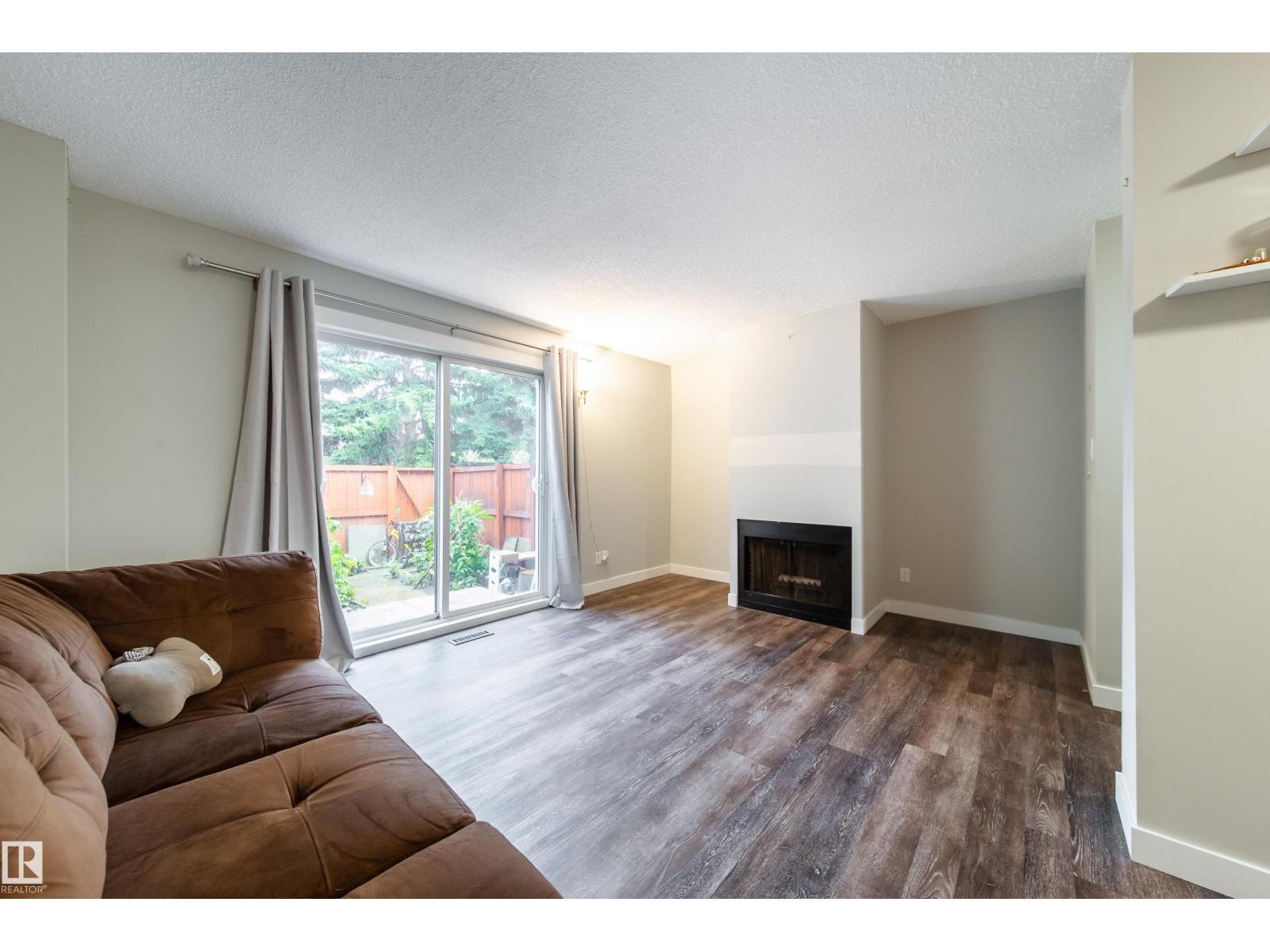Photo 13 of 5622 148 St Nw Nw, Edmonton AB