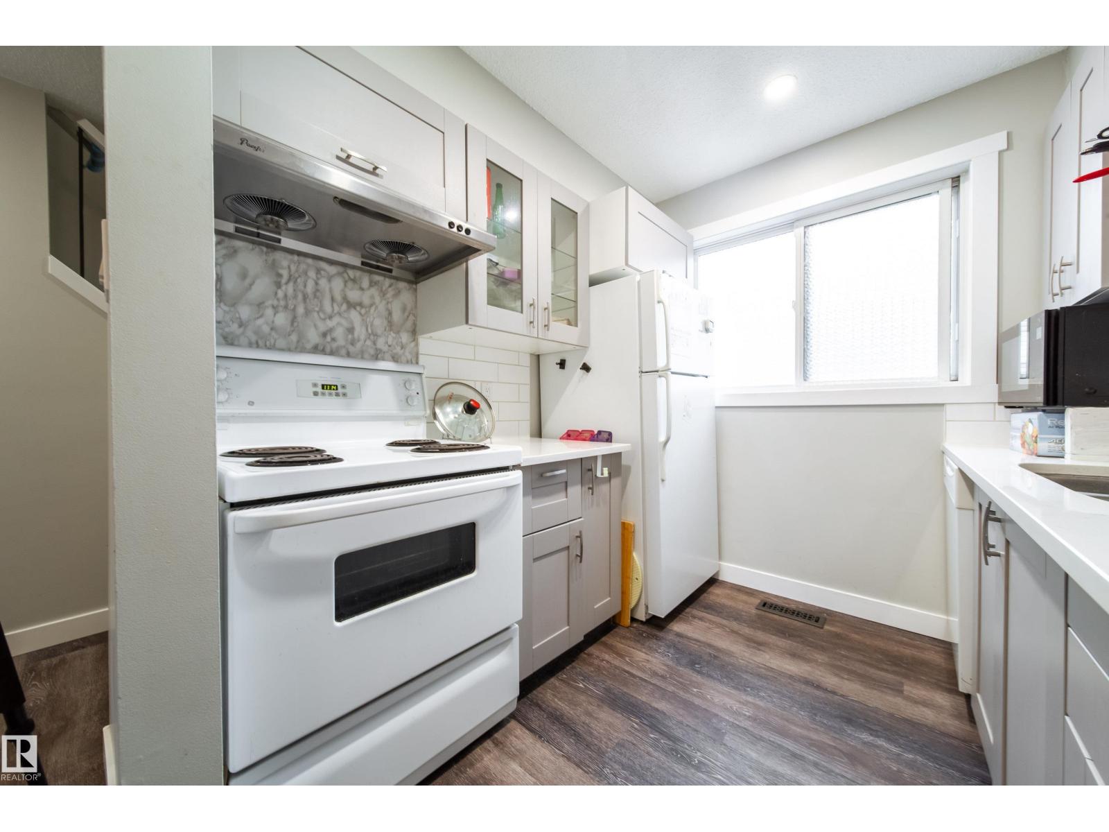 Photo 19 of 5622 148 St Nw Nw, Edmonton AB