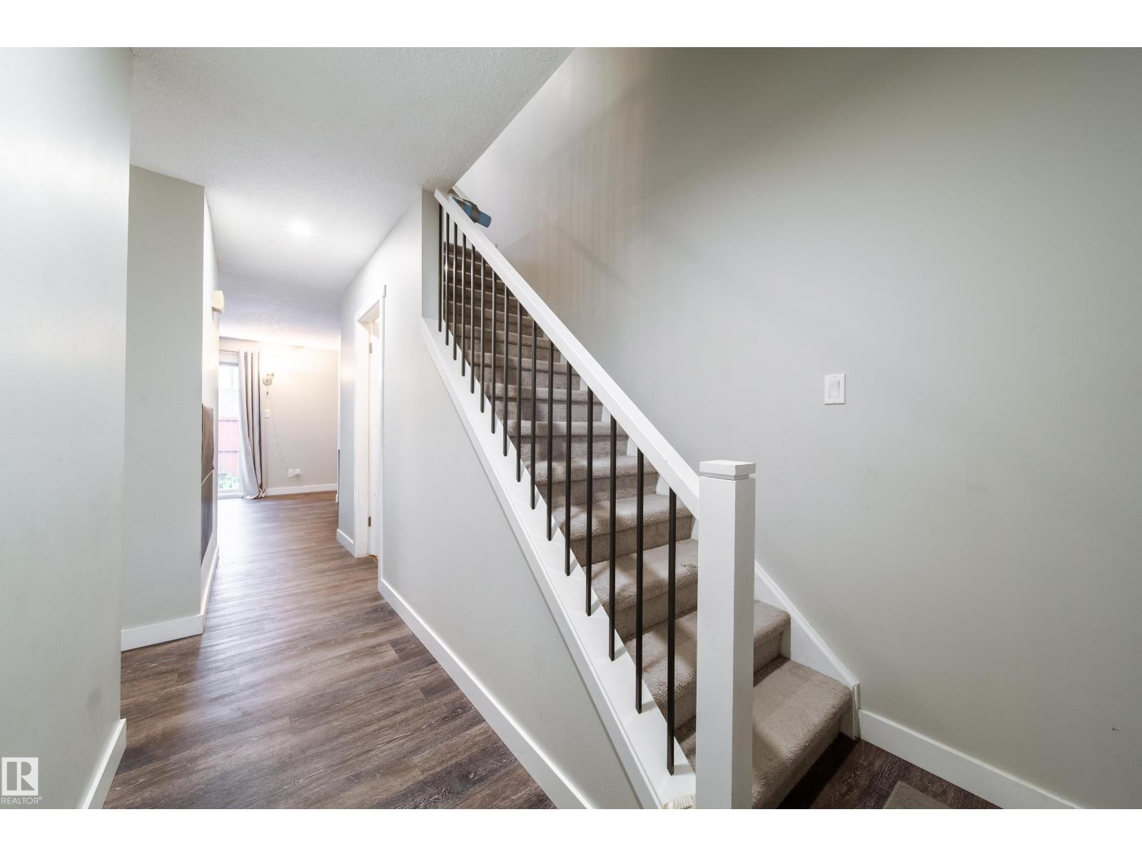 Photo 2 of 5622 148 St Nw Nw, Edmonton AB