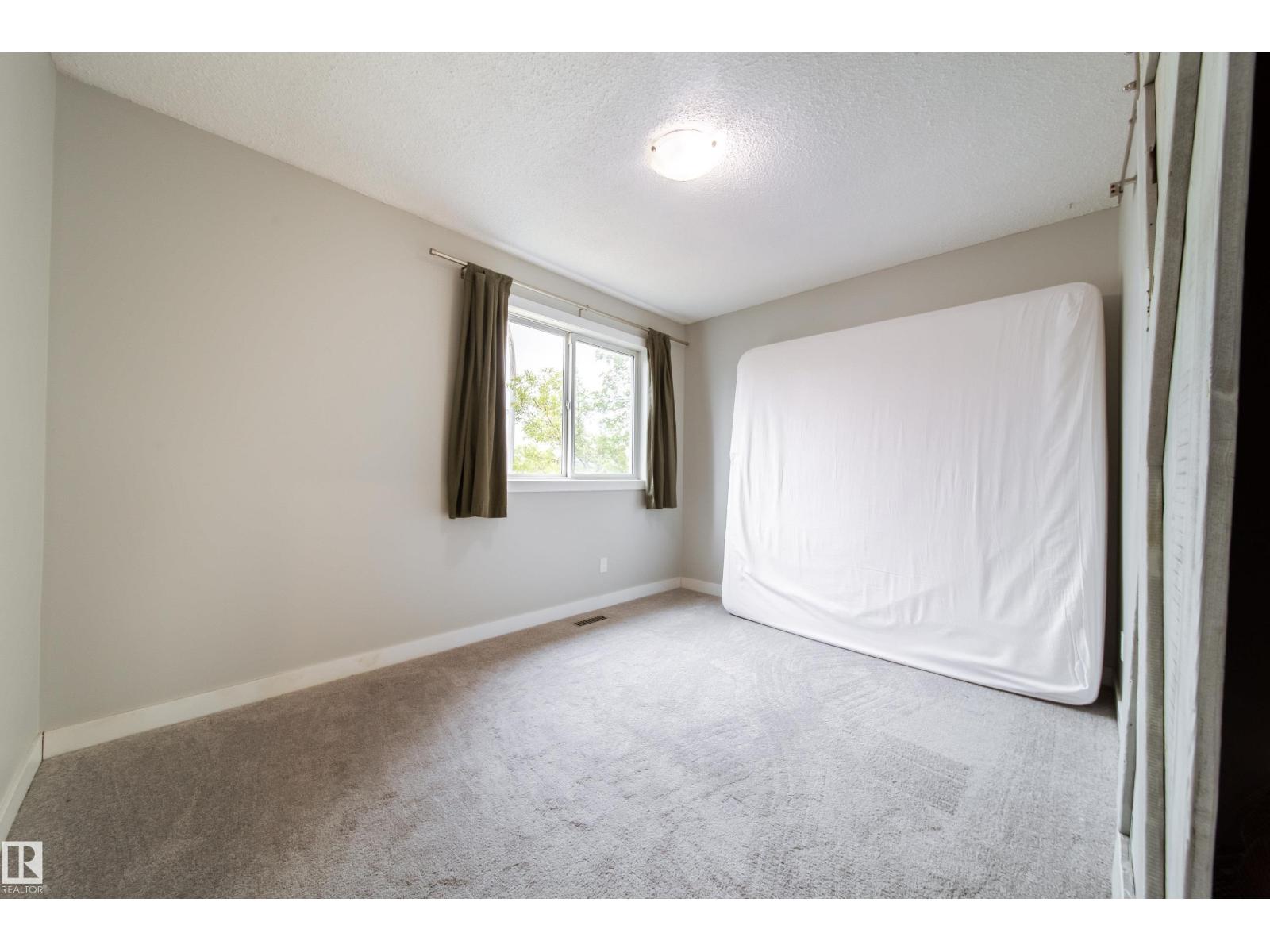 Photo 21 of 5622 148 St Nw Nw, Edmonton AB