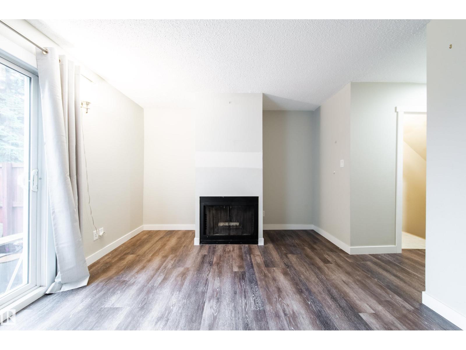 Photo 9 of 5622 148 St Nw Nw, Edmonton AB