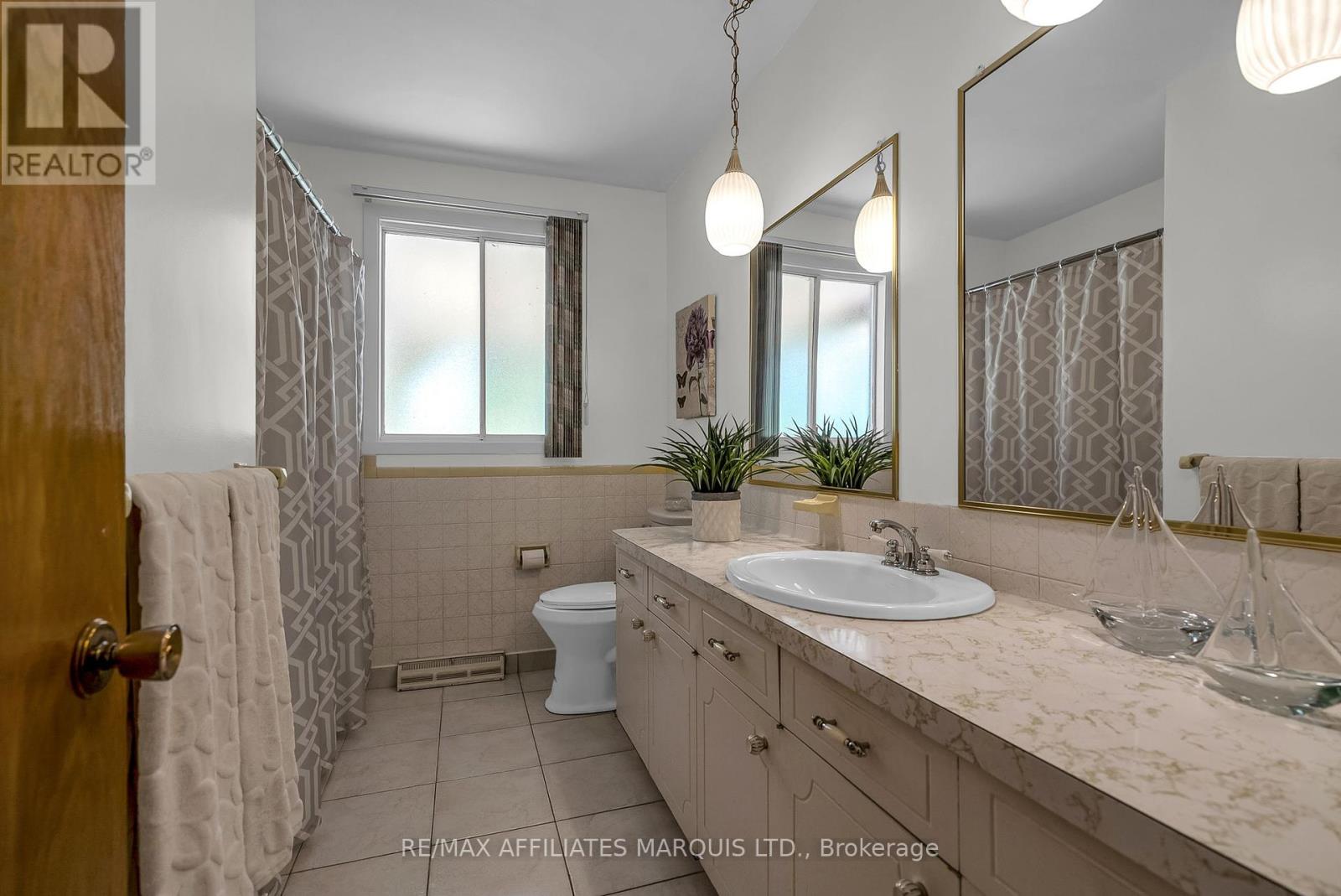 Photo 13 of 518 Blossom Park Drive, Cornwall ON