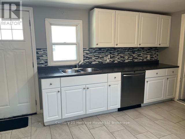 Photo 11 of 74 Wilson Street, Woodstock ON
