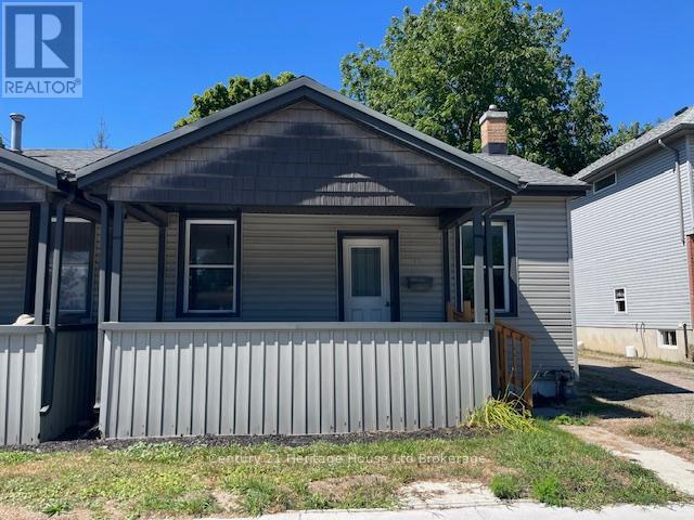 Photo 2 of 74 Wilson Street, Woodstock ON