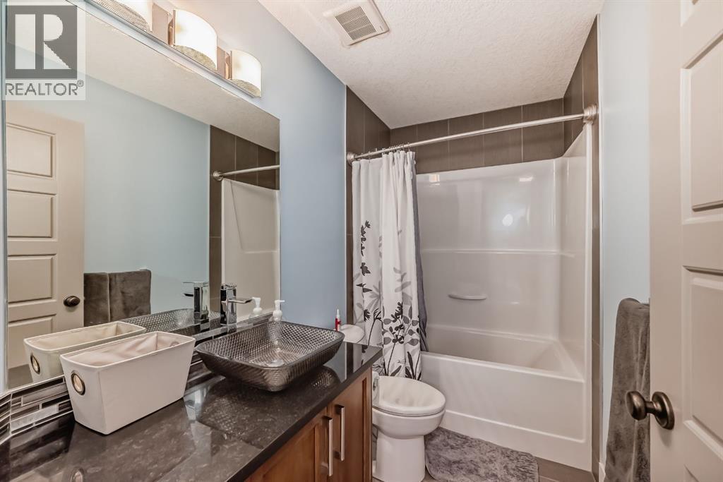 Photo 33 of 168 Kinniburgh Circle, Chestermere AB