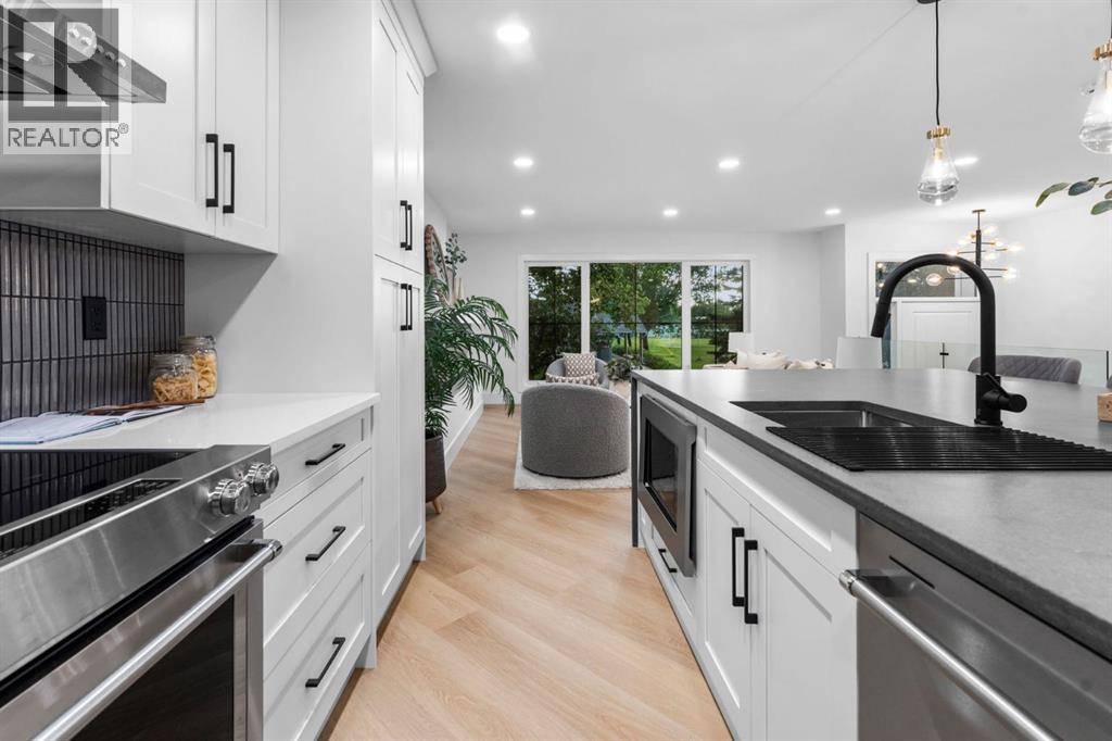 Photo 8 of 10404 Maplemont Road Se, Calgary AB