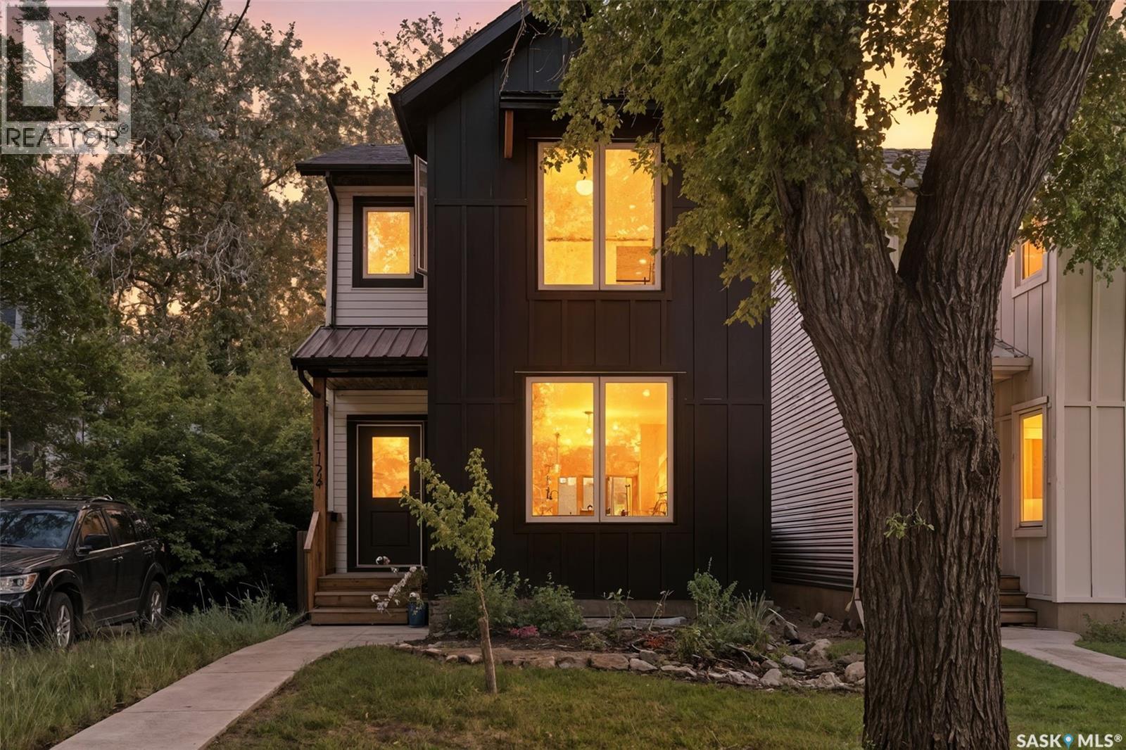 Photo 2 of 1124 9th Street E, Saskatoon SK