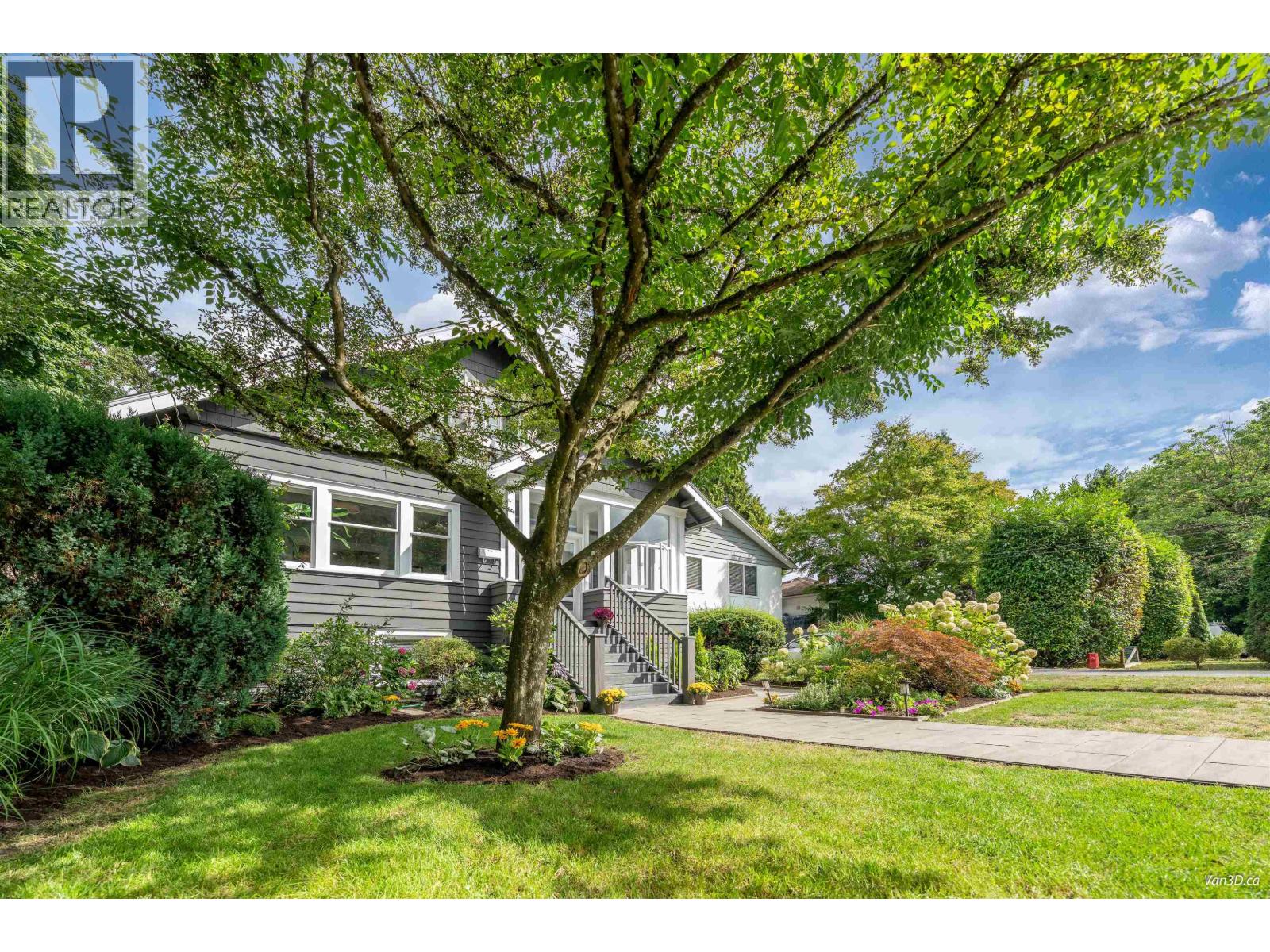 Photo 2 of 1866 Bowser Avenue, North Vancouver BC