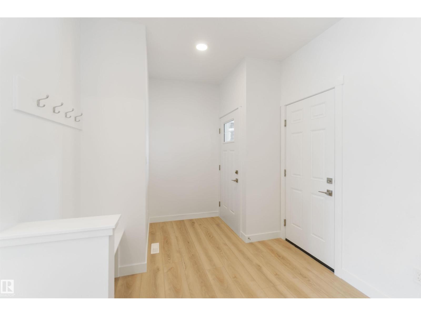 Photo 18 of 8531 181 Av Nw, Edmonton AB