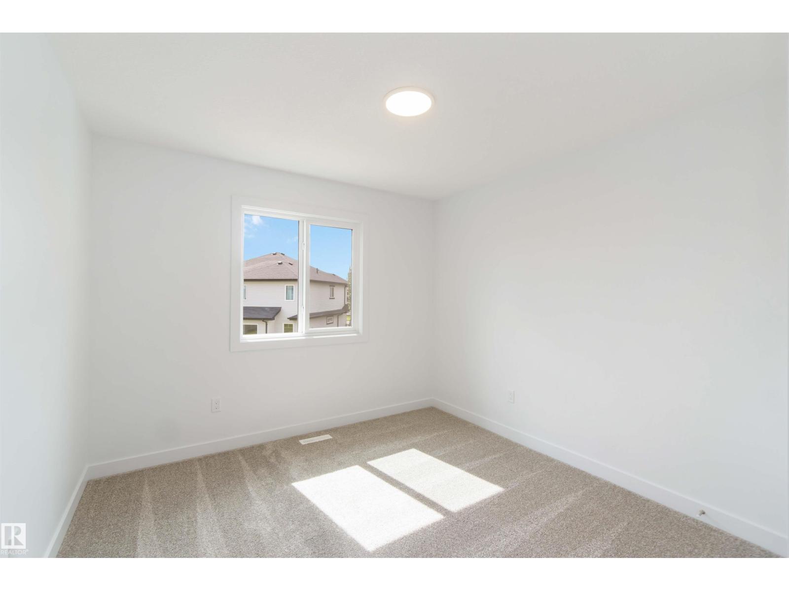 Photo 9 of 8531 181 Av Nw, Edmonton AB