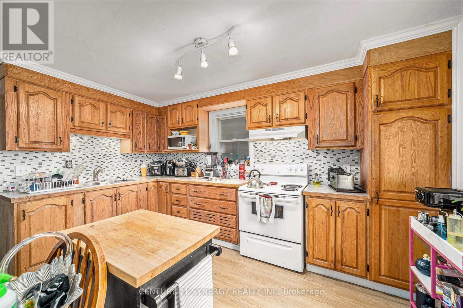 Photo 22 of 117 Montreal Road, Cornwall ON