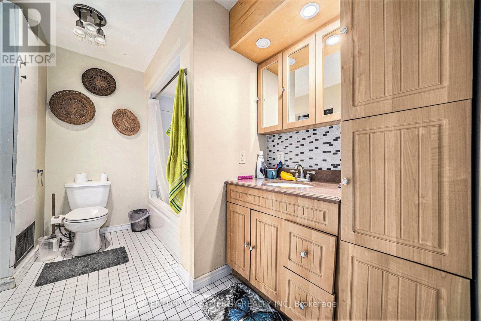 Photo 9 of 117 Montreal Road, Cornwall ON