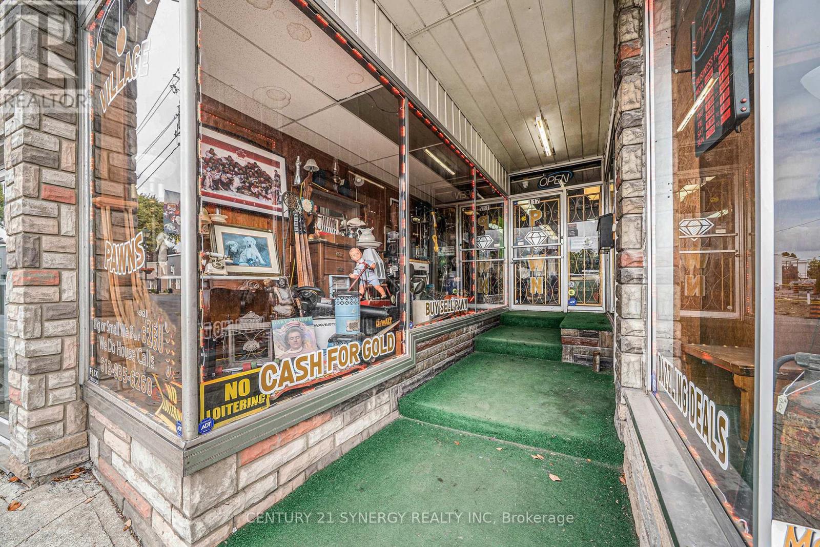 Photo 24 of 117 Montreal Road, Cornwall ON