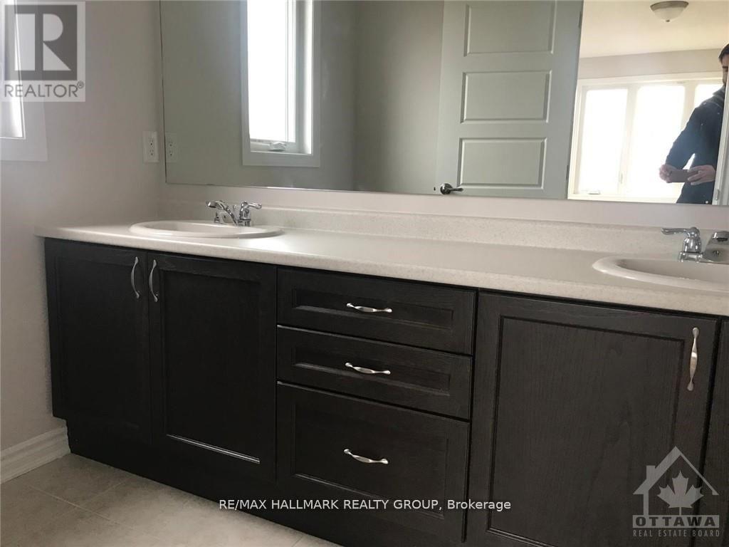 Photo 13 of 2307 Watercolours Way, Ottawa ON