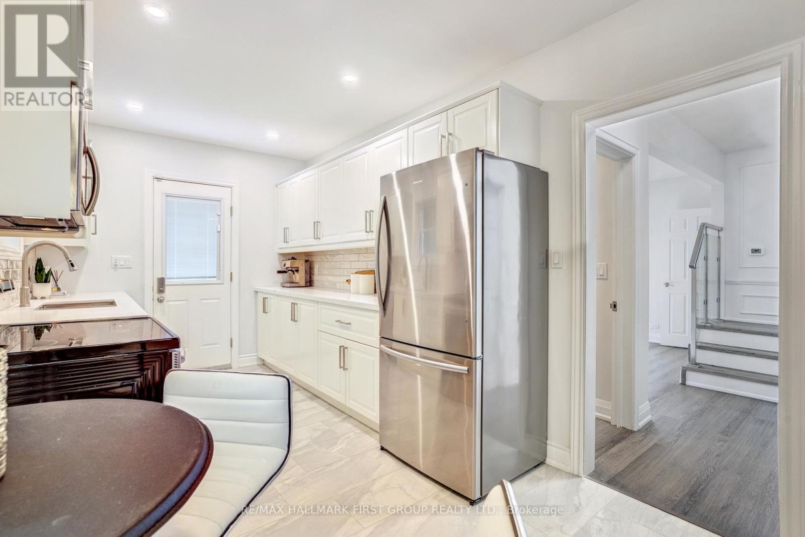 Photo 9 of 1395 Hurontario Street, Mississauga ON