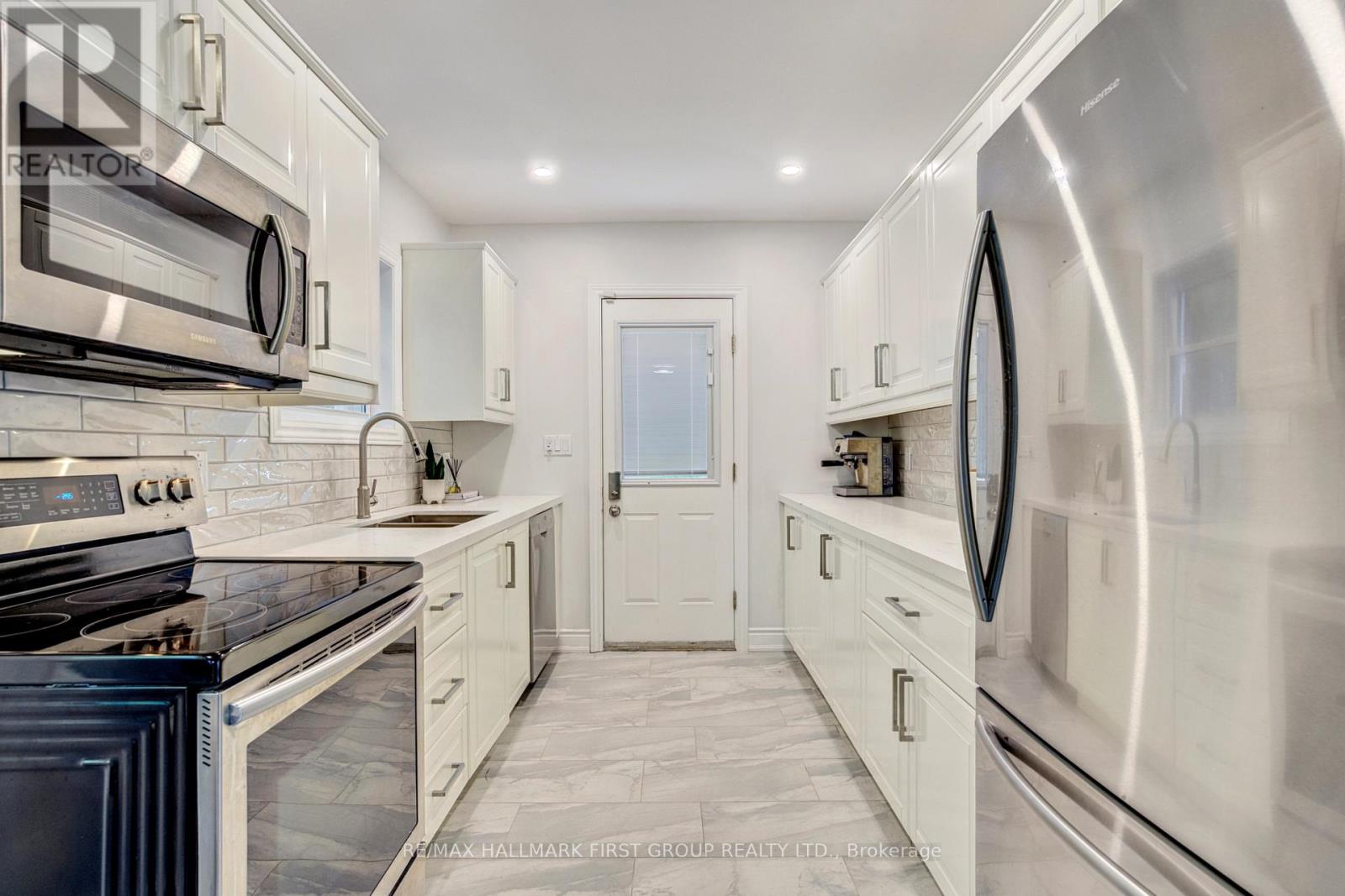 Photo 10 of 1395 Hurontario Street, Mississauga ON