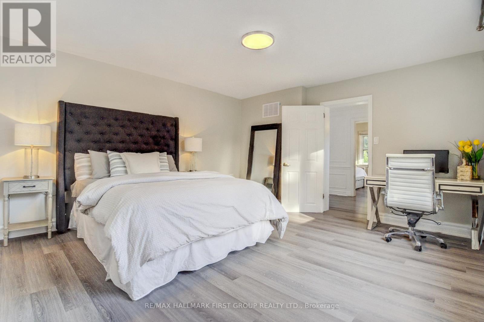 Photo 12 of 1395 Hurontario Street, Mississauga ON