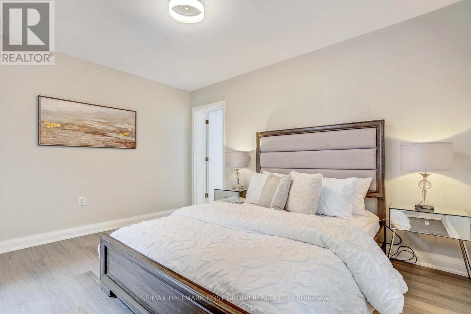 Photo 18 of 1395 Hurontario Street, Mississauga ON