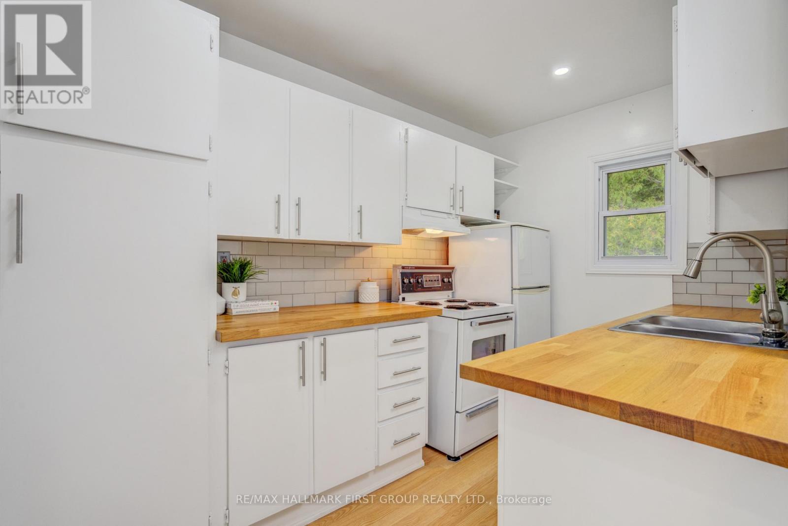 Photo 21 of 1395 Hurontario Street, Mississauga ON