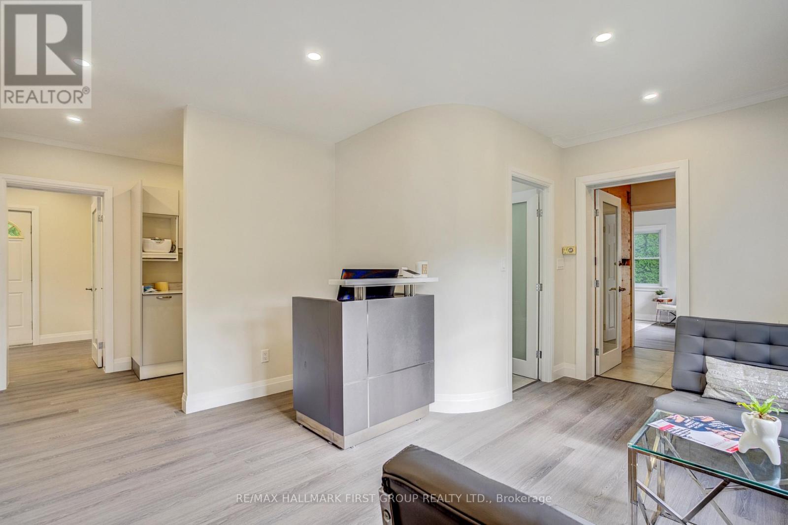 Photo 24 of 1395 Hurontario Street, Mississauga ON