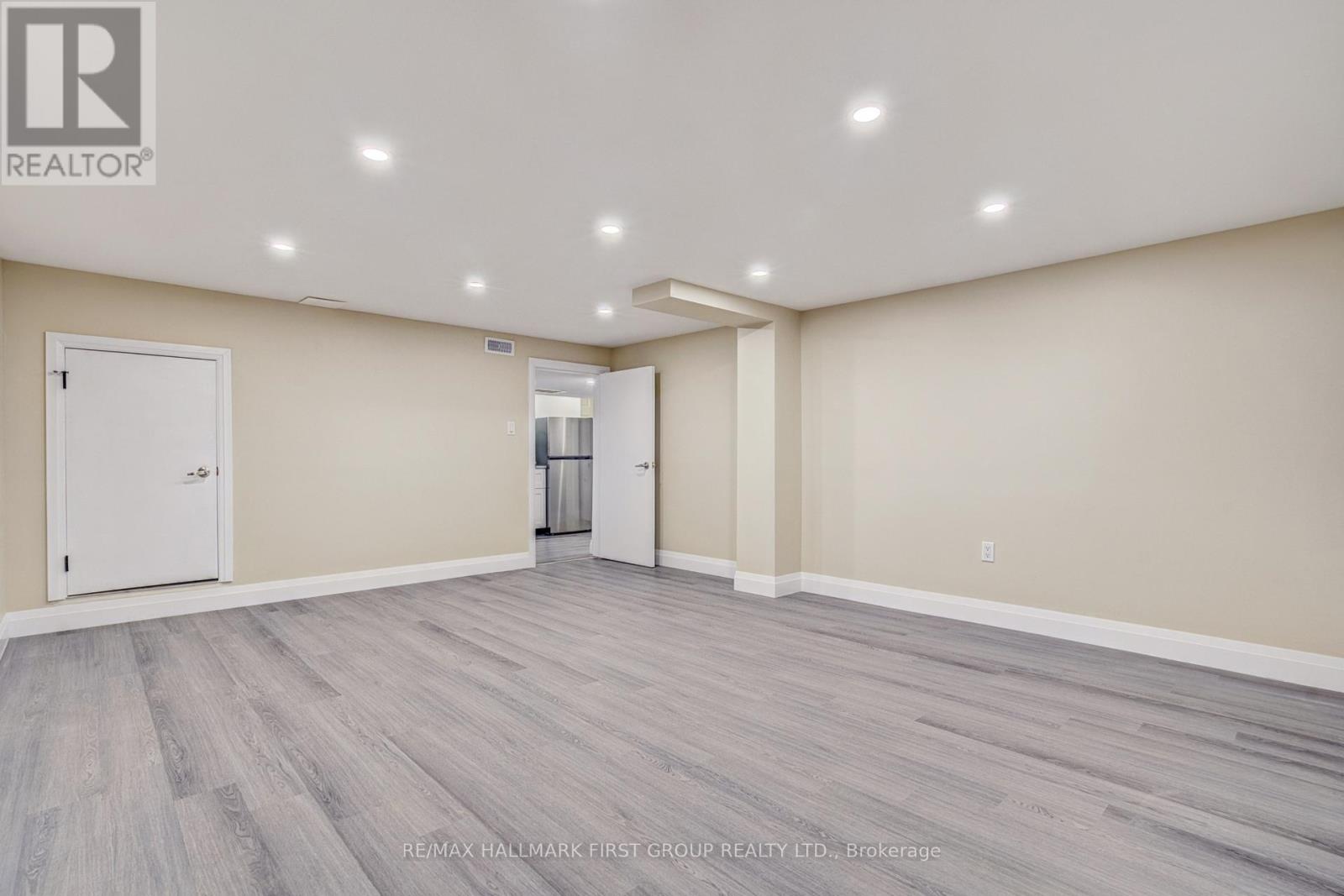 Photo 33 of 1395 Hurontario Street, Mississauga ON