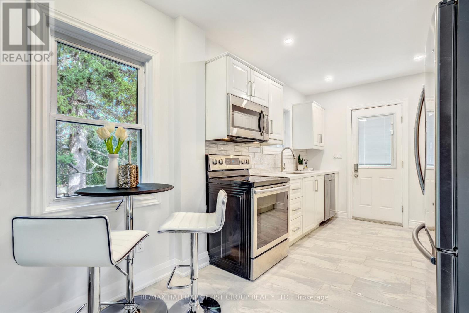 Photo 8 of 1395 Hurontario Street, Mississauga ON