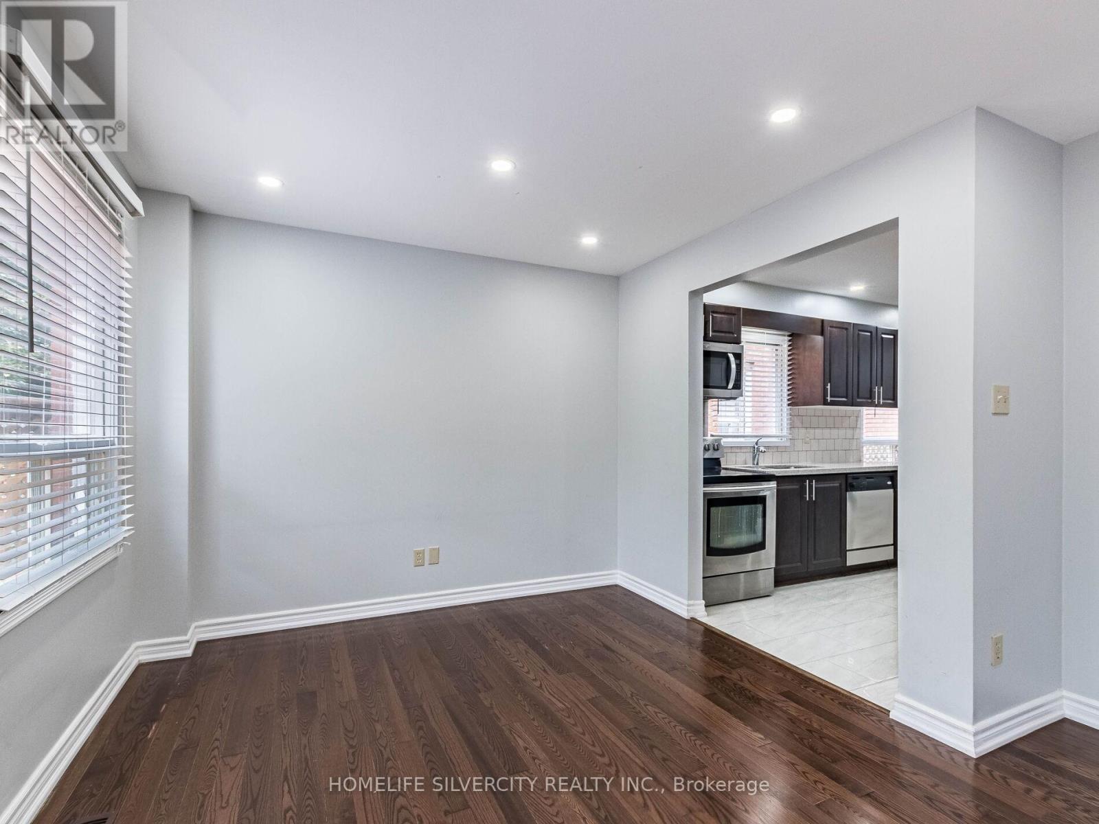 Photo 12 of 1 30 Castlehill Road, Brampton ON